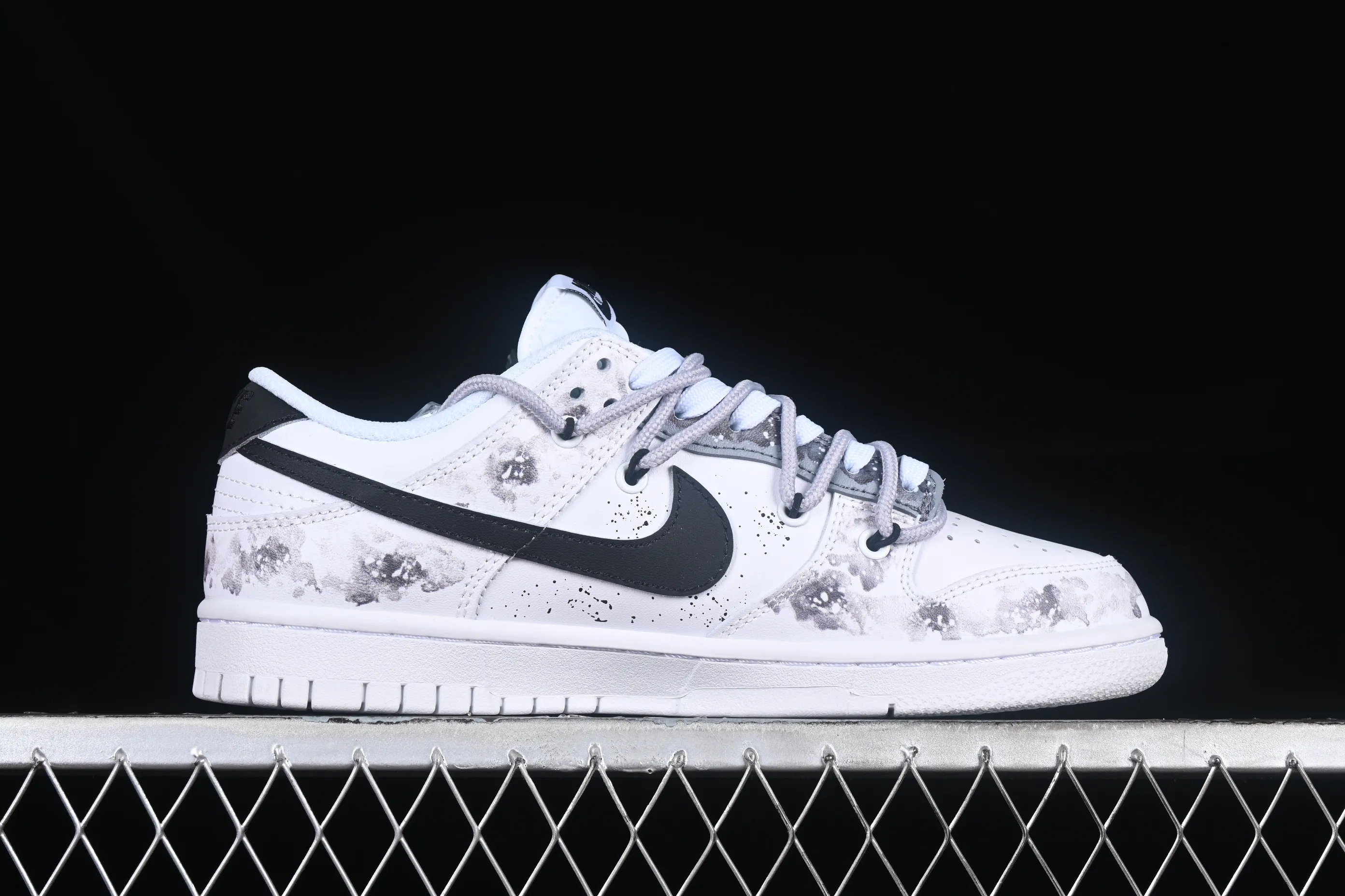 All categories Nk SB Dunk series Nk SB Dunk Low low-top sneakers Nk Dunk Low Chinese style ink painting black and white gray Da Vinci custom SB strap low-top casual sneakers DD1503-109